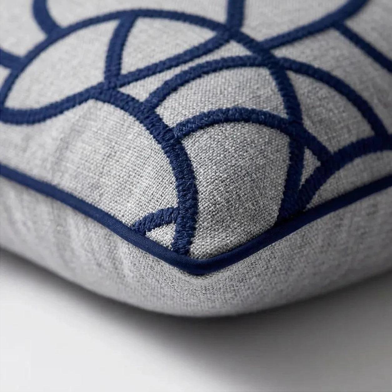 Orbit Gri Lacivert Nakışlı Kırlent Kılıfı